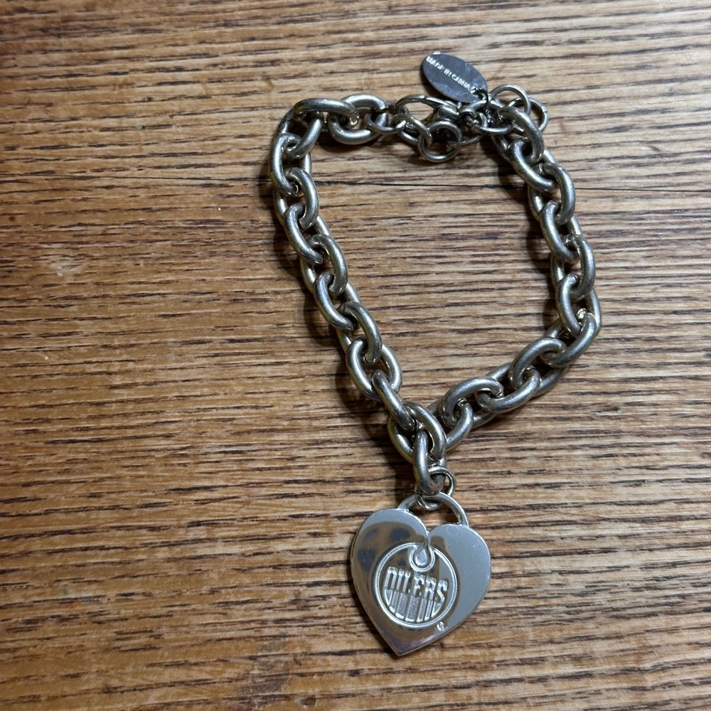 Wincraft NHL Edmonton Oilers Heart Charm Bracelet Silver Tone Chain Link